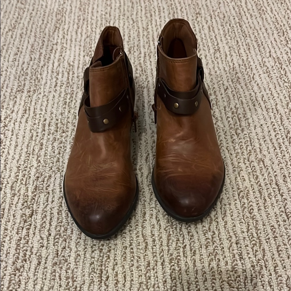 Women’s Clark Two tone Brown Booties w Strap New Size 5.5